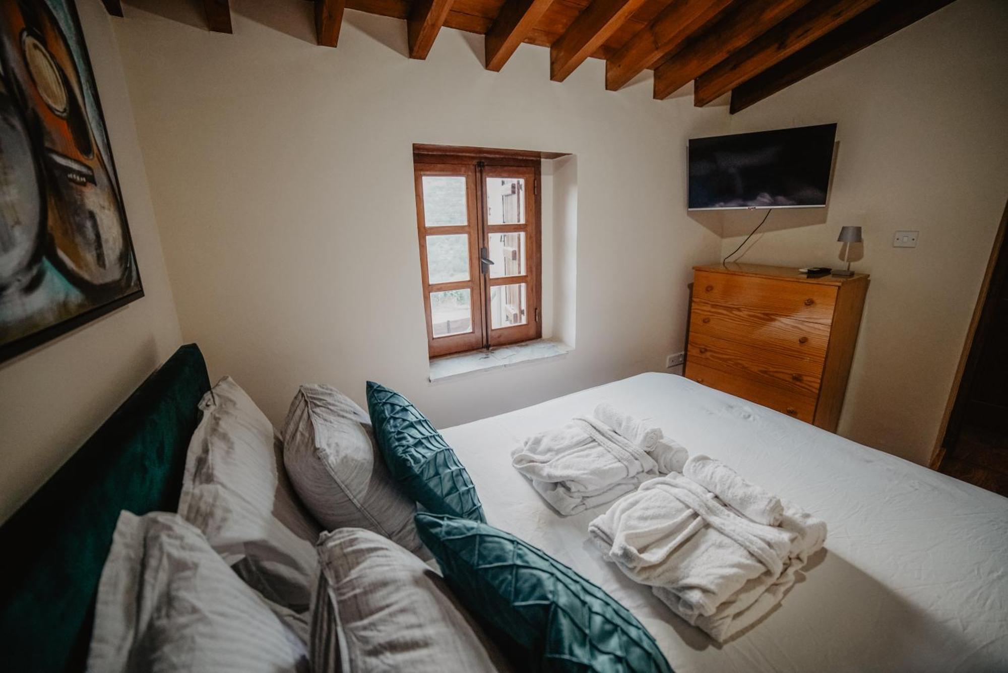 The Stonehouse Suites With Private Bath Spas Limassol Habitación foto
