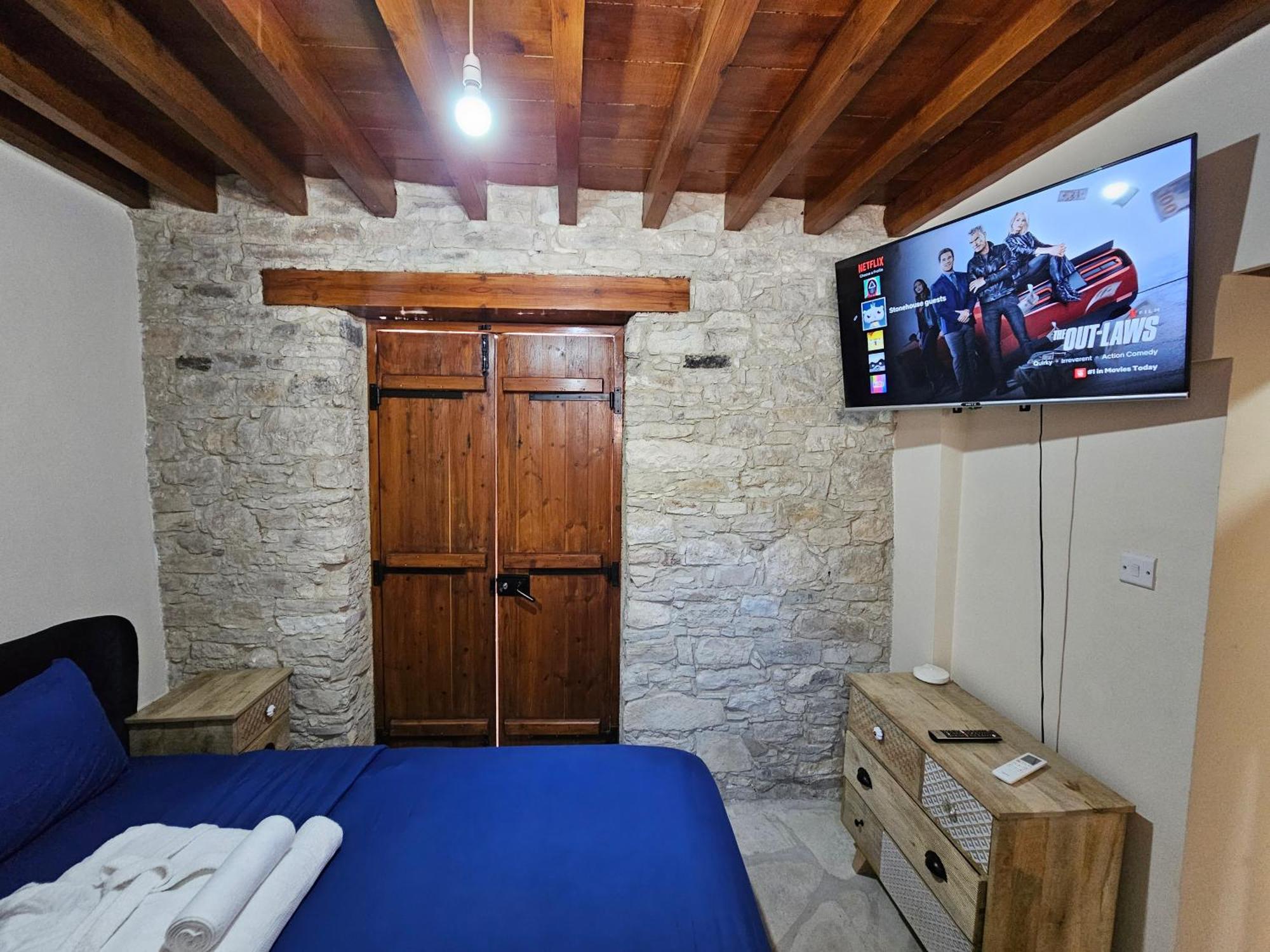 The Stonehouse Suites With Private Bath Spas Limassol Habitación foto